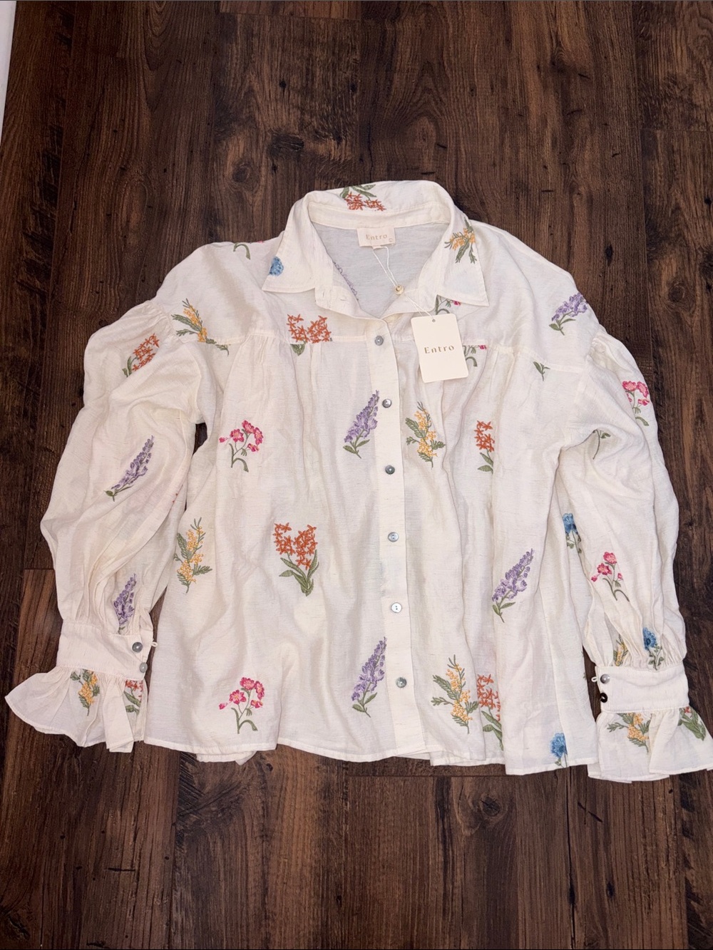NWT entro Cream Floral Embroidered Button-Front Blouse - Picture 3 of 11